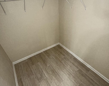 1707 Biscayne Bay Circle - Photo Thumbnail 9