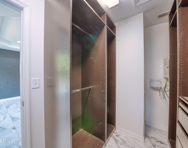 7019 Coldwater Drive - Photo Thumbnail 30