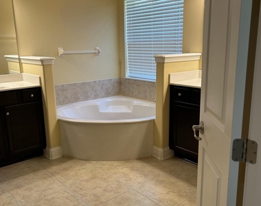 296 Ellsworth Circle - Photo Thumbnail 12
