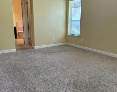 296 Ellsworth Circle - Photo Thumbnail 7