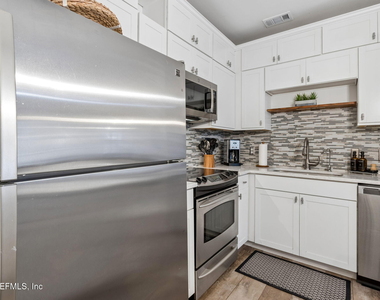 211 Colima Court - Photo Thumbnail 16