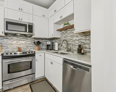 211 Colima Court - Photo Thumbnail 14