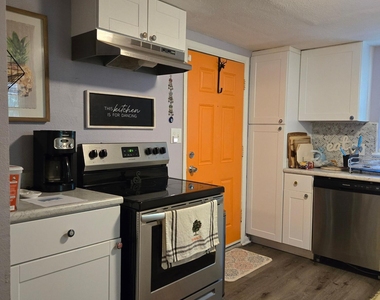 5147 Corsair Avenue - Photo Thumbnail 9