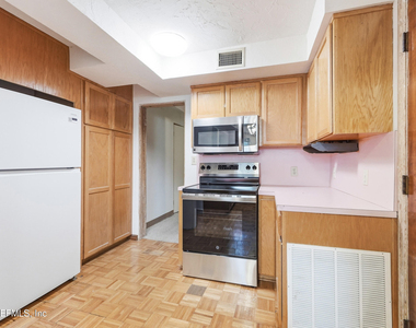 1800 1st Street - Photo Thumbnail 16