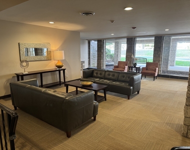 400 Ascot Drive - Photo Thumbnail 13