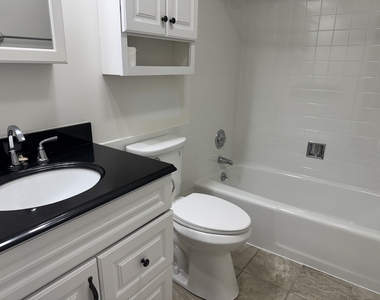 400 Ascot Drive - Photo Thumbnail 9
