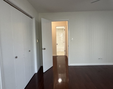 400 Ascot Drive - Photo Thumbnail 8