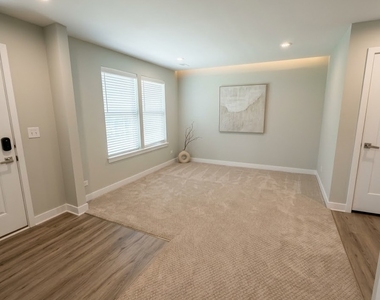 10609 Paige Circle - Photo Thumbnail 3