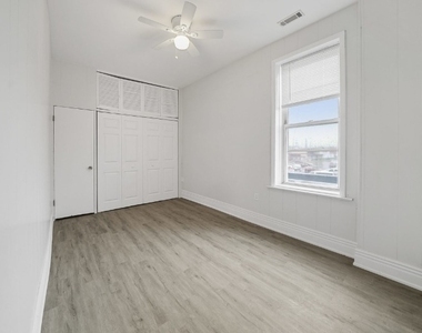 2556 S Albany Avenue - Photo Thumbnail 14