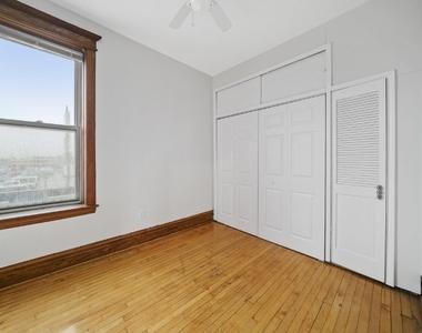 2556 S Albany Avenue - Photo Thumbnail 8