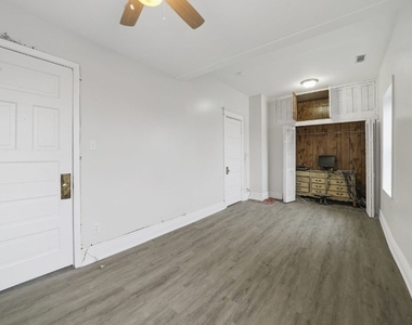 2556 S Albany Avenue - Photo Thumbnail 11