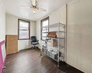 2556 S Albany Avenue - Photo Thumbnail 17
