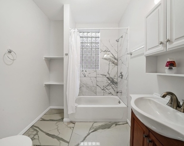 2556 S Albany Avenue - Photo Thumbnail 7