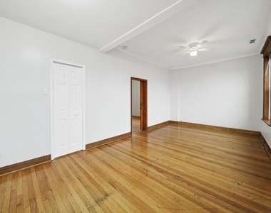 2556 S Albany Avenue - Photo Thumbnail 3