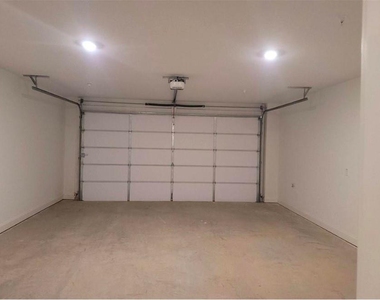 121 Pearl Street - Photo Thumbnail 6