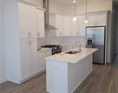 121 Pearl Street - Photo Thumbnail 2