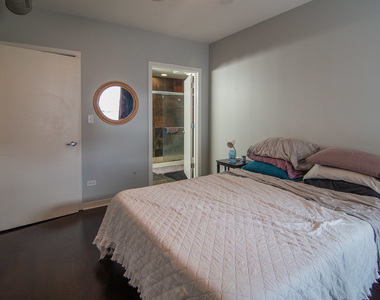 4537 S Drexel Boulevard - Photo Thumbnail 7