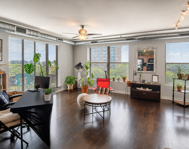 4537 S Drexel Boulevard - Photo Thumbnail 1