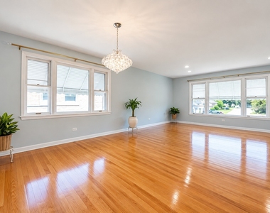 8608 W Carmen Avenue - Photo Thumbnail 1
