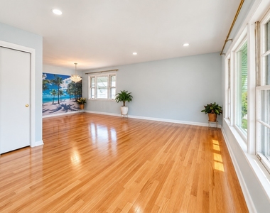 8608 W Carmen Avenue - Photo Thumbnail 9