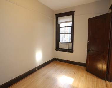 1927 W Schiller Street - Photo Thumbnail 10