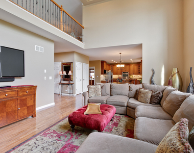 10 Eagle Ridge Drive - Photo Thumbnail 7