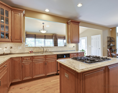 10 Eagle Ridge Drive - Photo Thumbnail 12
