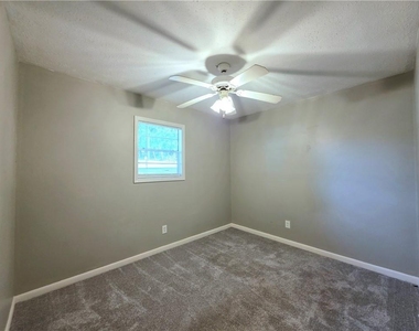 3460 Meadowview Drive - Photo Thumbnail 5
