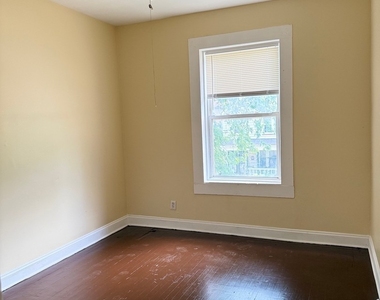 5703 S Emerald Avenue - Photo Thumbnail 13