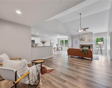 135 Tyrus Lane - Photo Thumbnail 2