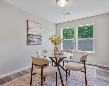135 Tyrus Lane - Photo Thumbnail 6