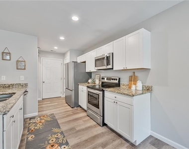135 Tyrus Lane - Photo Thumbnail 8