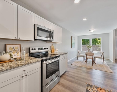 135 Tyrus Lane - Photo Thumbnail 10