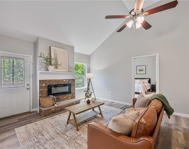 135 Tyrus Lane - Photo Thumbnail 4