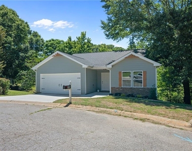 135 Tyrus Lane - Photo Thumbnail 1