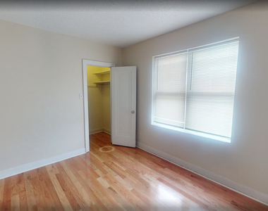 817 W 83rd Street - Photo Thumbnail 2