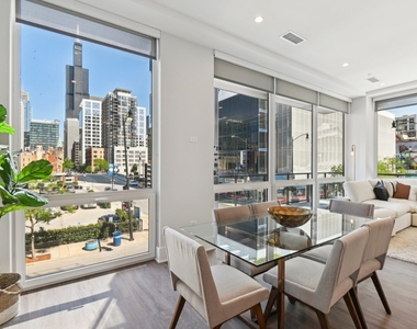 812 W Adams Street - Photo Thumbnail 3