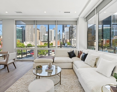 812 W Adams Street - Photo Thumbnail 1