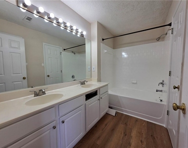 2503 Regent Walk Drive - Photo Thumbnail 15
