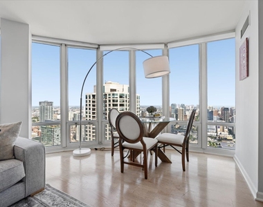 345 N Lasalle Street - Photo Thumbnail 3
