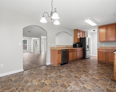 465 Camella Circle - Photo Thumbnail 17