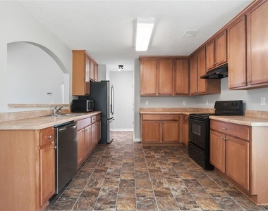 465 Camella Circle - Photo Thumbnail 13