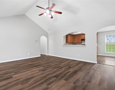 465 Camella Circle - Photo Thumbnail 11