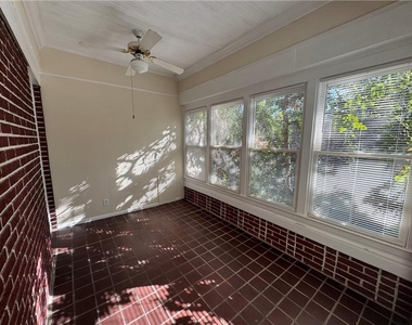 1292 Oxford Road Ne - Photo Thumbnail 6