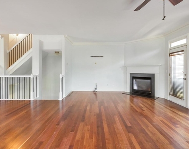 3214 Greenwood Oak Drive - Photo Thumbnail 9
