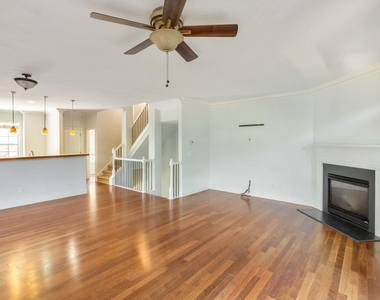 3214 Greenwood Oak Drive - Photo Thumbnail 10