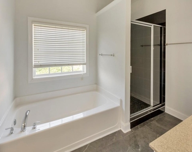 3214 Greenwood Oak Drive - Photo Thumbnail 6