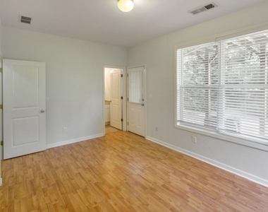 3214 Greenwood Oak Drive - Photo Thumbnail 3