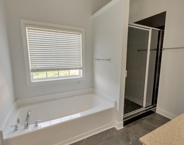 3214 Greenwood Oak Drive - Photo Thumbnail 31