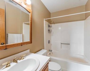 884 N Prairie Avenue - Photo Thumbnail 14